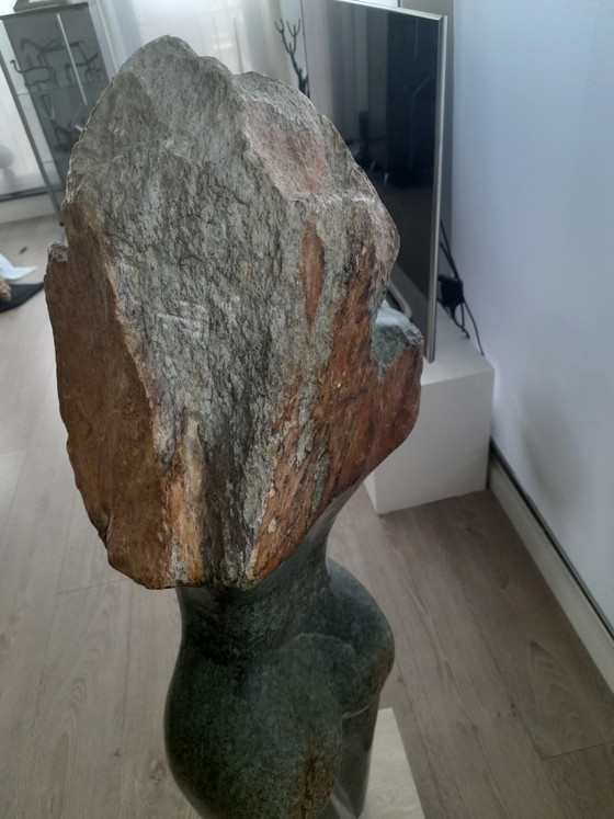 Escultura única de gran tamaño, de 110 cm de altura. – Stone (photo 3 of 8)