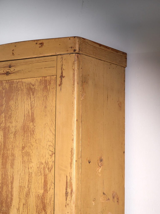Armadio alto antico con patina ocra (c.1920) #18 – Rustic (photo 28 of 40)
