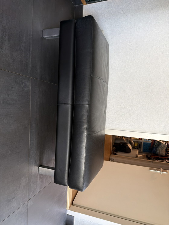 Leolux: 2 Sessel 1 Hocker – Leather, Metal (photo 2 of 5)