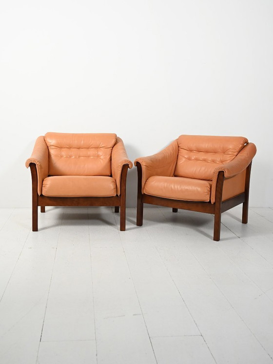 Image 1 of Een paar Scandinavische leren fauteuils uit de jaren 50.