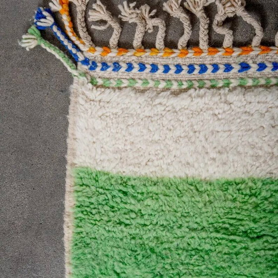 Tapis berbère marocain 250cm x 150cm – Laine (photo 6 of 8)