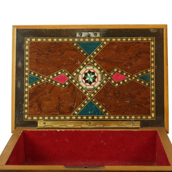 Image 1 of Caja de joyería con incrustaciones de marquetería