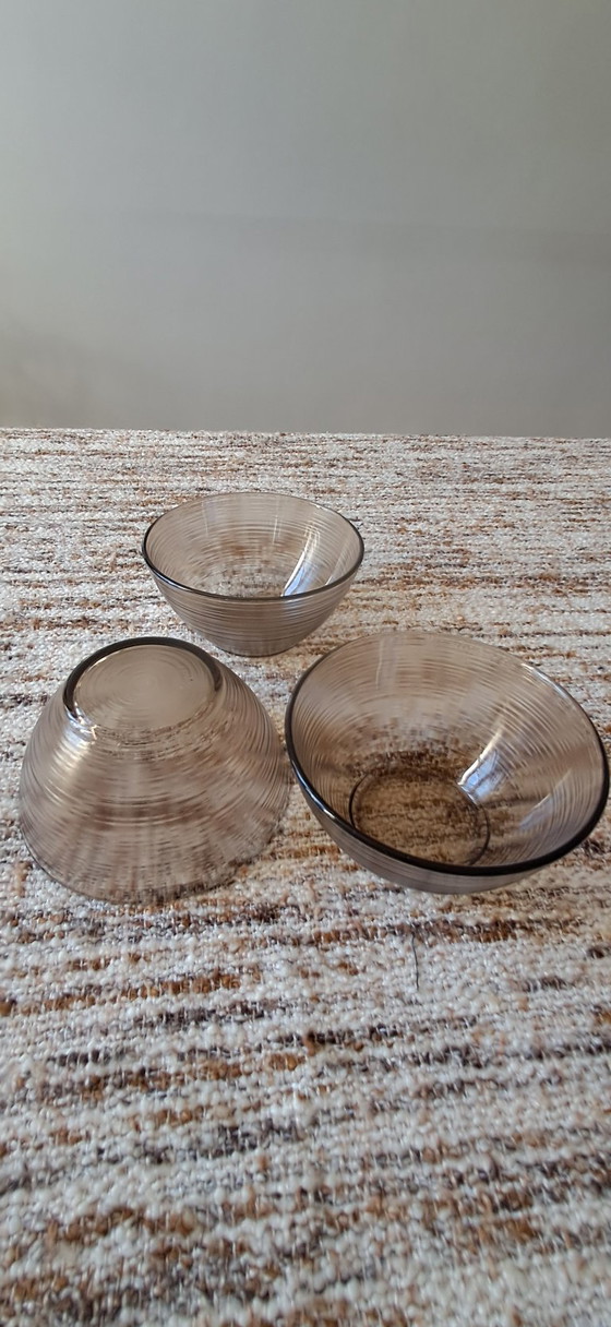Set di 3 ciotole vintage testurizzate prodotte in Francia – Arcoroc, Stoviglie, Vetro (photo 3 of 6)