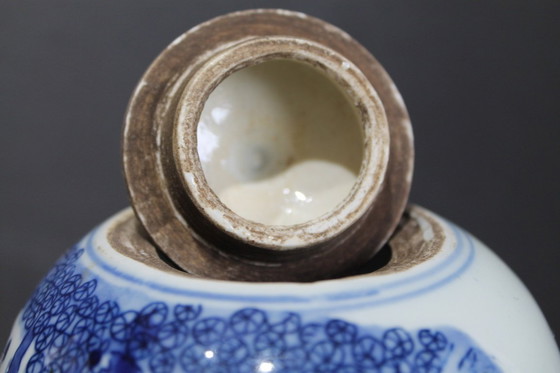 Image 1 of Antico vaso cinese con coperchio blu e bianco raffigurante Quilin