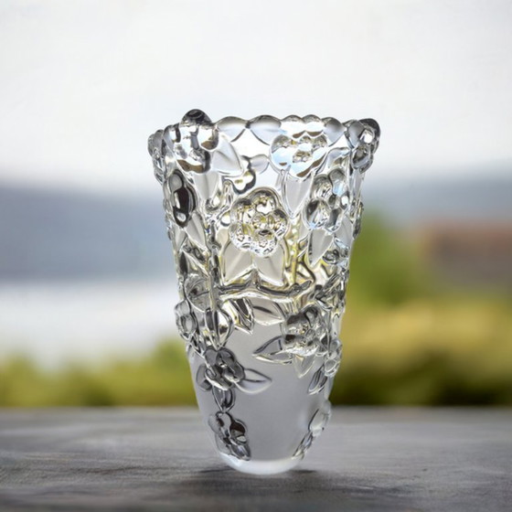 Image 1 of Mikasa Carmen Vase – Mattiertes Kristallglas, eleganter Mid-Century-Modern-Stil