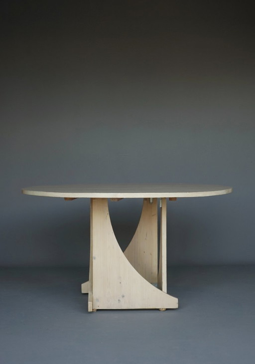 Architektonisch gestalteter, handgefertigter Esstisch aus weiß gekalktem Kiefernholz, 1970er Jahre