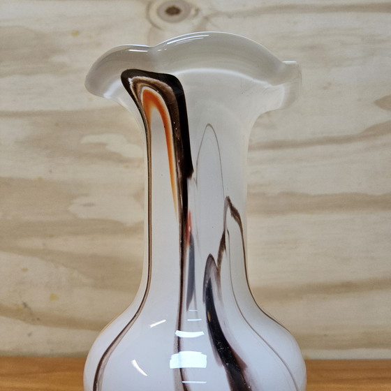 Image 1 of Vaso vintage in vetro opalino/lattice fiammato (H25.5) arancione
