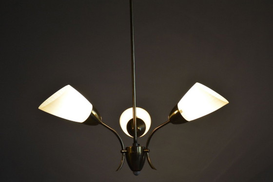 Gerestaureerde kroonluchter uit het midden van de 20e eeuw, messing, matglas, opnieuw bedraad, Tsjechisch, (photo 11 of 11)
