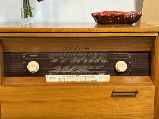 Mid Century Retro Vintage Figured Teak Sideboard Radiogram – Loewe Radio & Record Player (1960s–1970s)
.