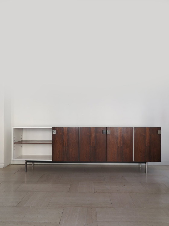 Credenza in formica bianca e legno scuro, Italia, anni '60 – Credenze con vetrina, Metallo (photo 19 of 19)
