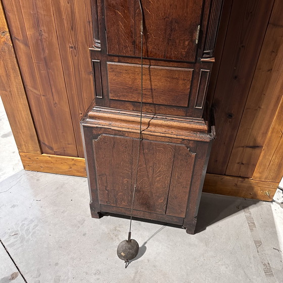 Image 1 of Horloge de parquet anglaise ancienne – R. Griffiths, Denbigh, fin XVIIIe / début XIXe siècle