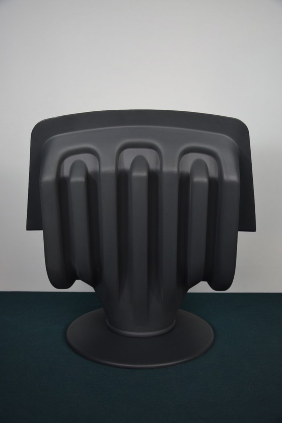 Image 1 of Poltrona vintage con poggiapiedi | Richard Neagle | Sormani