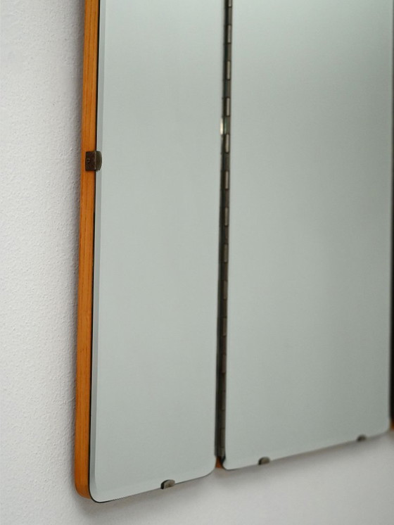 Image 1 of Scandinavische vintage drievoudige eikenhouten spiegel met inklapbare zijpanelen