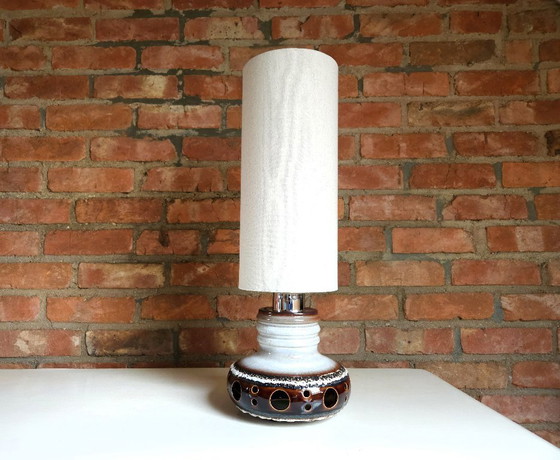 Image 1 of Vintage keramieken tafellamp; retro aardewerken lampenvoet van Herda met nieuwe handgemaakte lampenkap, west germany, fat lava t