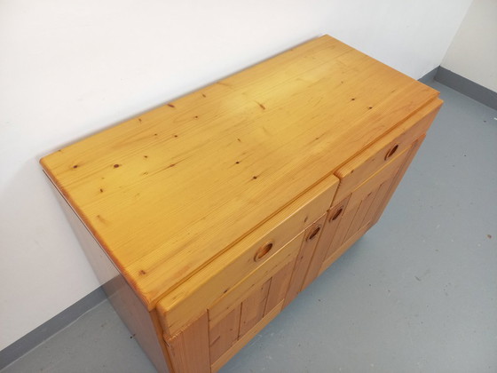 Image 1 of Meuble de rangement Charlotte Perriand Les Arcs vintage en pin des années 60 70