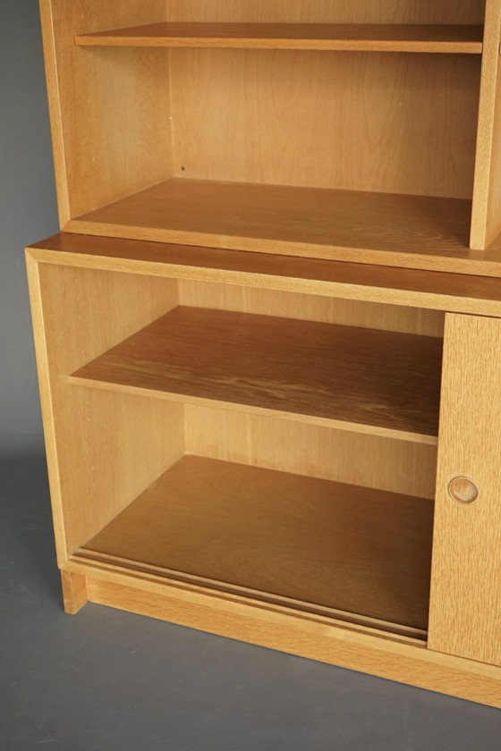 Image 1 of Eikenhouten boekenkast van Børge Mogensen voor Karl Andersson & söner. Zweden, jaren zestig
