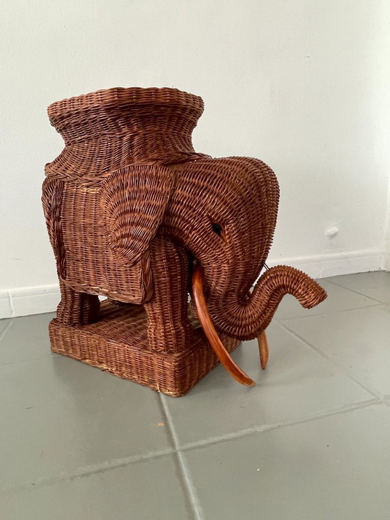 Image 1 of Tavolino vintage a forma di elefante degli anni '70.