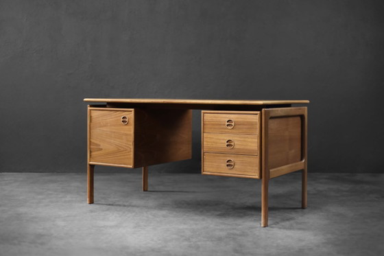 Image 1 of Scrivania Mid-Century vintage moderna in teak marrone di Arne Vodder per GV Møbler, Danimarca, anni '60