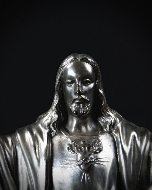 Statuette Sacré-Coeur de Jésus Christ en régule période Art Déco