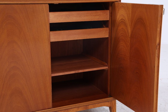 Image 1 of Magnifique commode vintage années 60 | Mid Century Armoire | Rétro Bois Rangement Sideboard #08-19