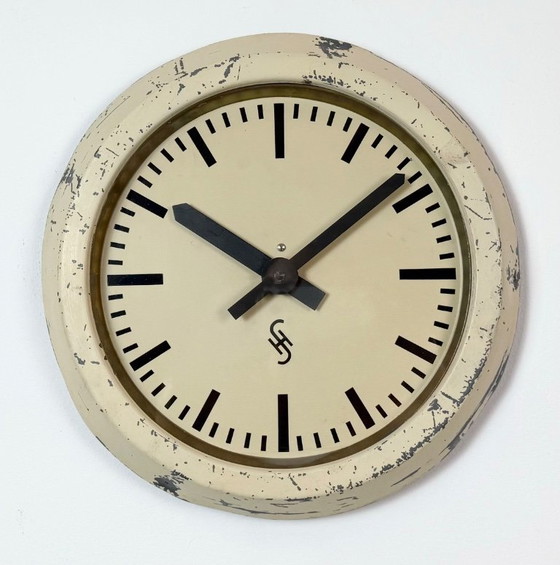 Horloge murale industrielle beige de Siemens, années 1950 – Pendules, Glass, Iron (photo 3 of 16)