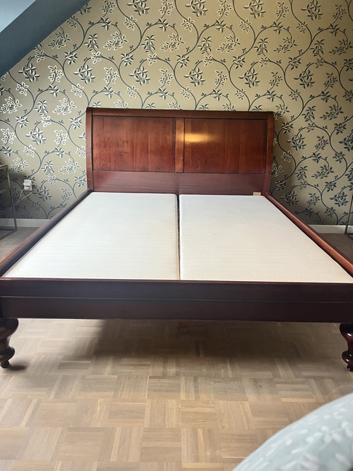 Letto a slitta in legno massello fatto a mano Kingsize con etichetta