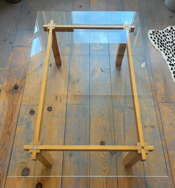 Image 1 of Table basse rectangulaire italienne vintage de style Fontana Arte, en bois et en verre, datant des années 1970.