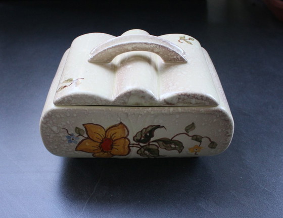 Image 1 of Caja Art Déco con tapa y un esmalte muy inusual, para bombones o galletas, década de 1930.