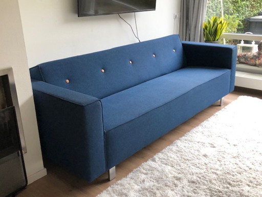 Plantagie Design, Odin, un hermoso y espacioso sofá azul de 3,5 plazas