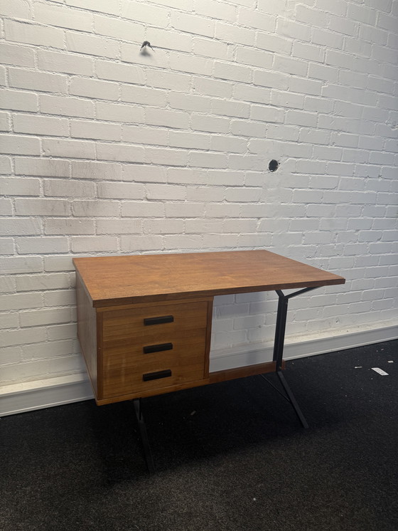Image 1 of Bureau vintage design milieu du siècle, placage teck années 1960