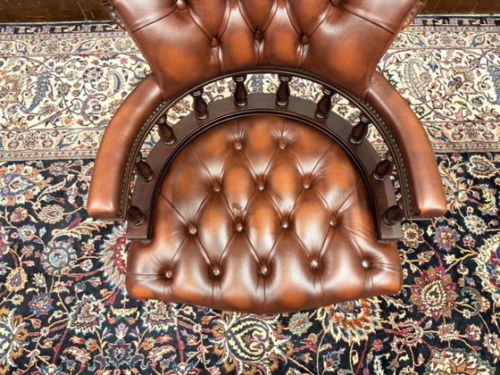Nouveau! Fauteuil Chesterfield anglais classique – Chaises & fauteuils, Leather, Wood (photo 6 of 8)