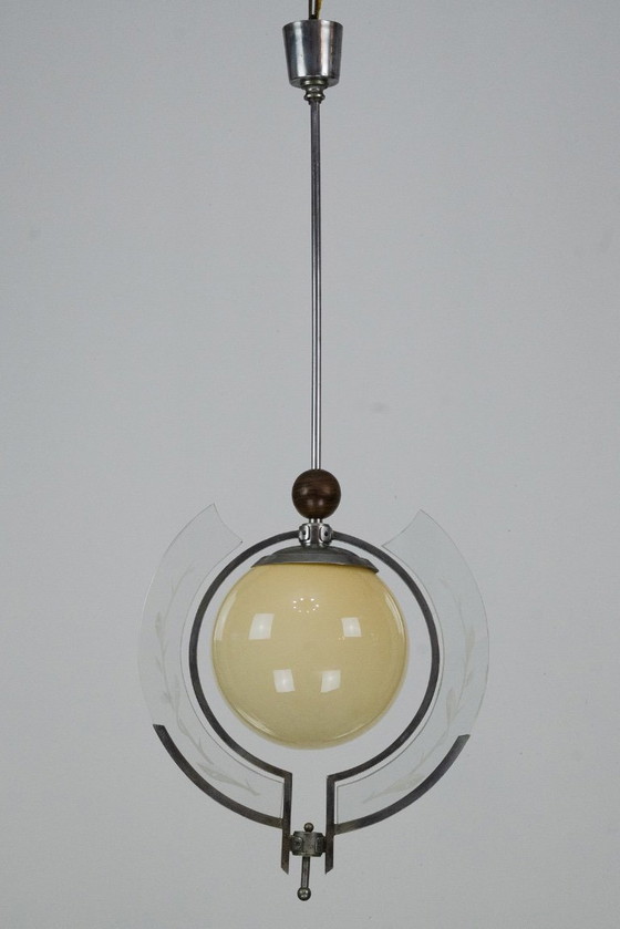 Image 1 of Lampada a sospensione Art Déco italiana degli anni '30 con vetro inciso e globo color ambra.
