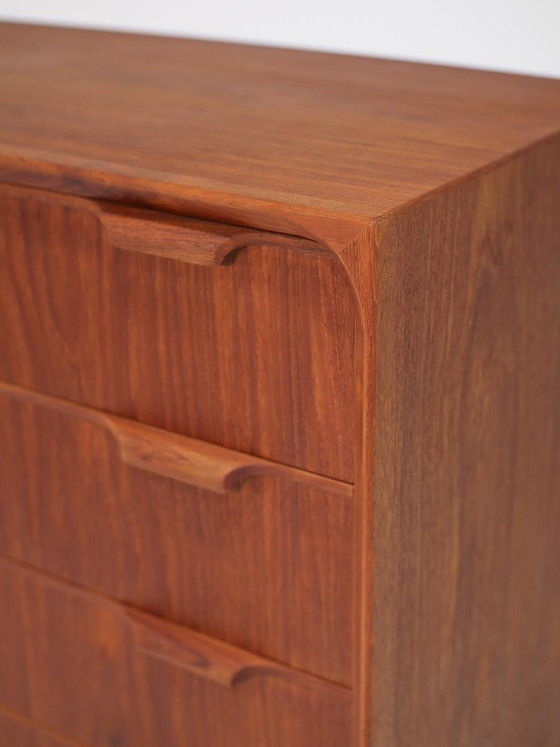 Image 1 of Commode haute aux angles arrondis, en teck, style vintage danois