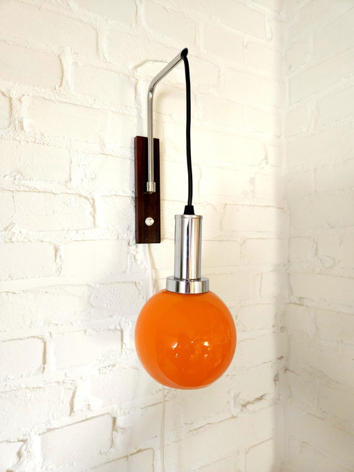 Bijzondere Wandlamp met Oranje Glazen Bol, Hengel Wandlamp