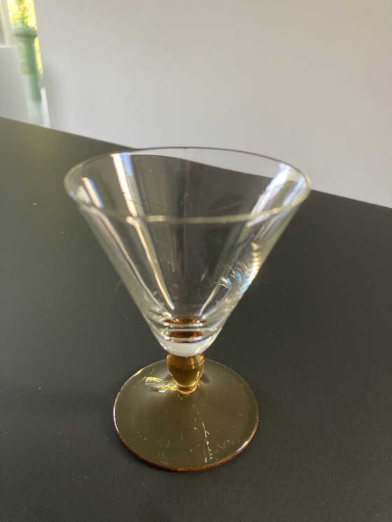 Image 1 of Vier französische Schnapsgläser, Mid Century (1950er Jahre), mit farbigem Sockel