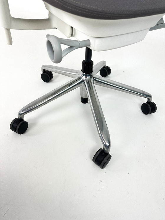 Image 1 of Heman Miller Sayl-Lehrstuhl