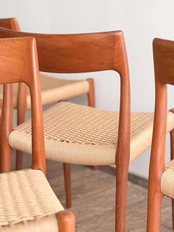 Image 1 of Sillas de comedor de teca de mediados de siglo nº 77 de Niels O. Møller, J. L. Moller, juego de 8