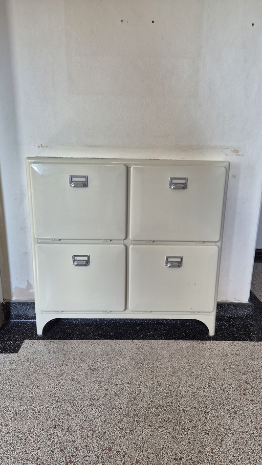 Placard/armoire à chaussures rétro