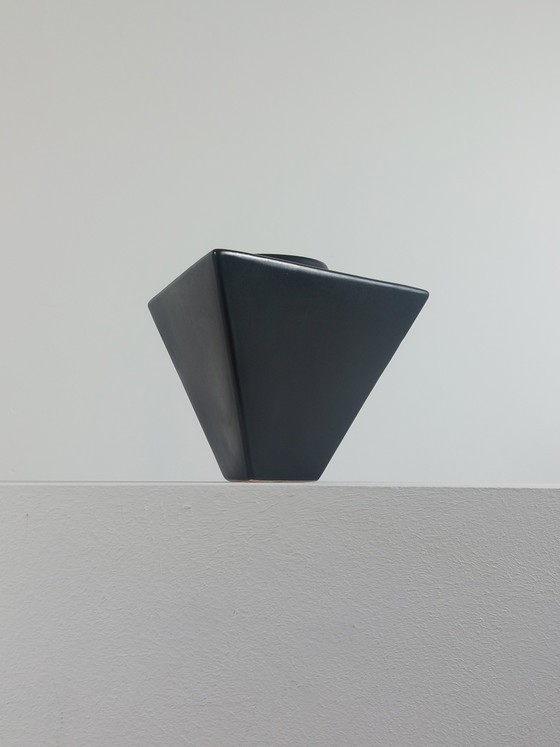 Image 1 of Geometric triangular black postmodern ceramic vase Asa