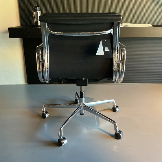 Image 1 of Vitra Eames EA 217 softpad office chair
