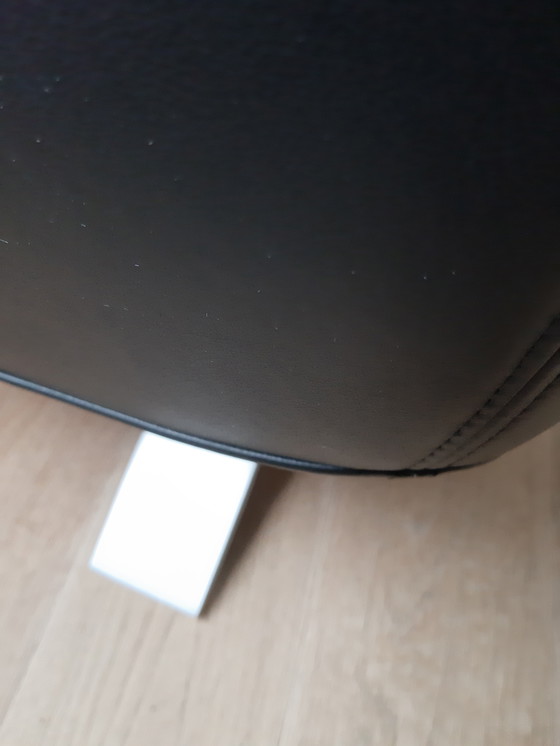 Image 1 of Poltrona Rolf Benz serie 6000 in pelle nera.