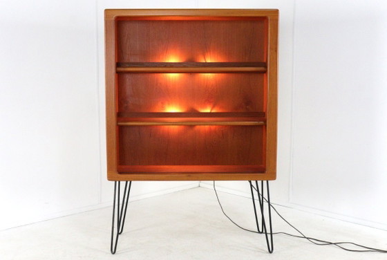 Image 1 of Dyrlund vitrinekast vintage Deens design