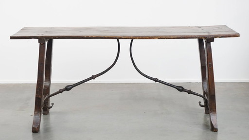 Antique Spanish side table/dining table, 18 century