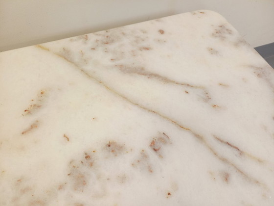 Image 1 of Paire de tables basses gigognes vintage en marbre blanc des années 70