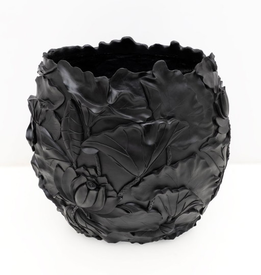 VGnewtrend Modern Black Matt Resin Cache-Pot "Lotus"