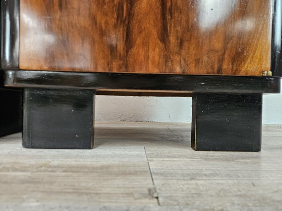 Image 1 of Art Decò bedside tables in walnut burl with pink glass top