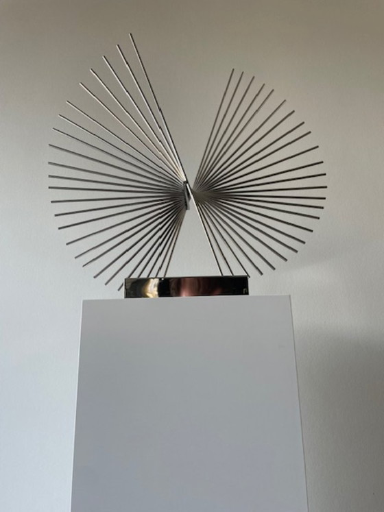 Image 1 of Scultura futuristica in filo di cromo: oggetto astratto modernista