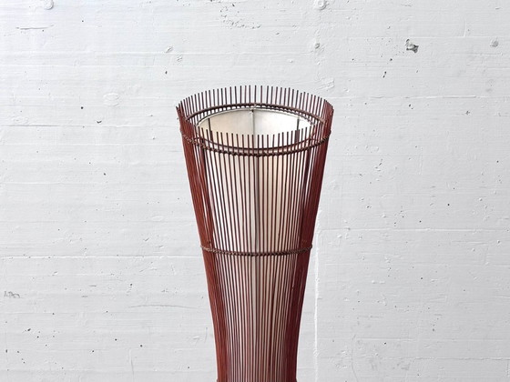 Image 1 of Franse vloerlamp van rotan en bamboe, jaren 60/70.