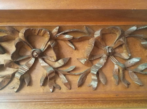 Image 1 of Antiker Hartholzspiegel (Holzschnitzerei) aus Indonesien mit geschliffenem Glas