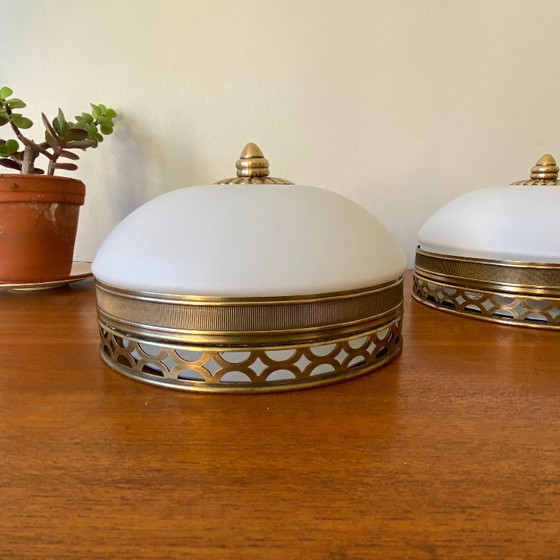 Image 1 of Paire d'appliques plafonniers anciens demi sphérique en verre blanc et laiton doré 1950 1960